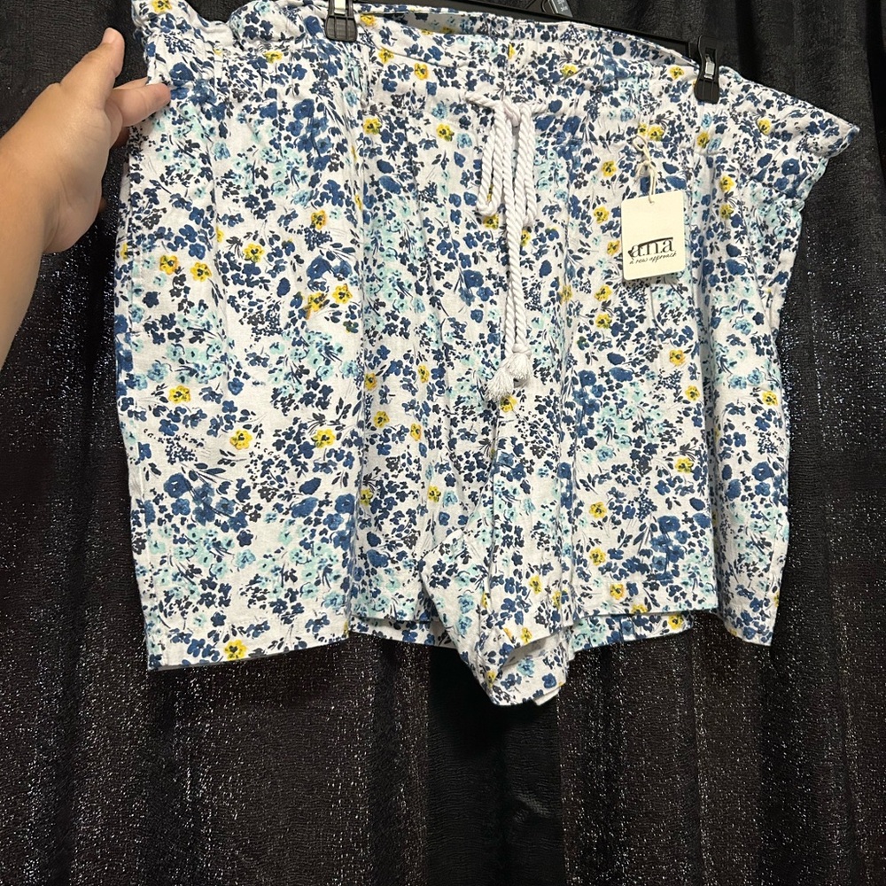 a.n.a High Waist Floral Shorts Blue and Yellow